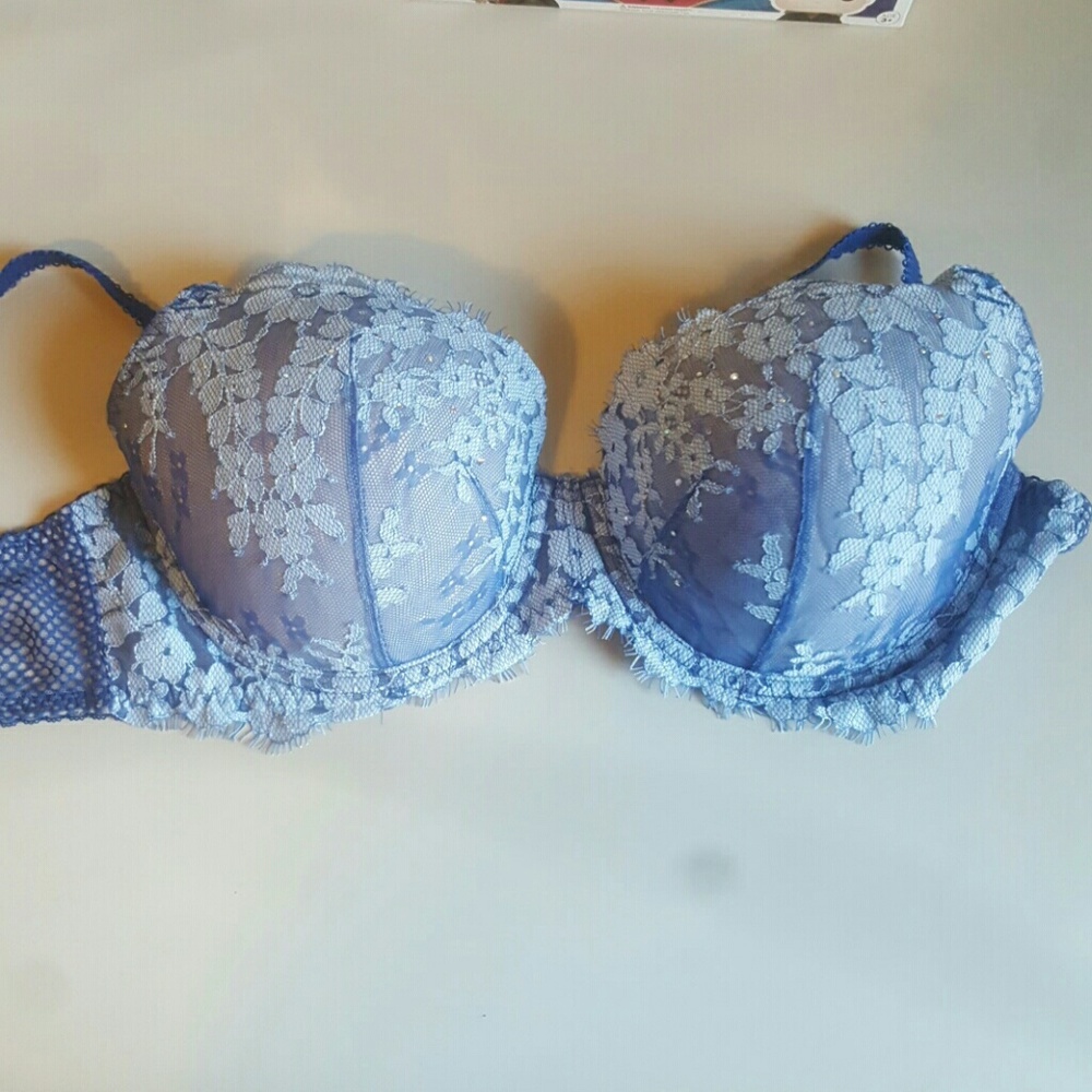 Victoria's Secret 34DD bra